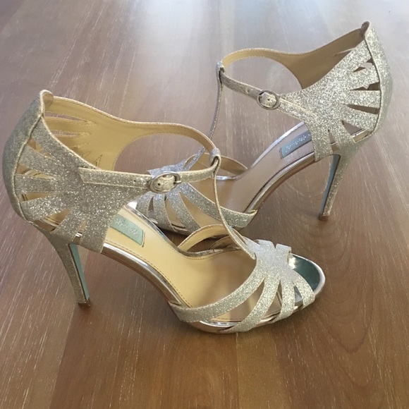 betsey johnson tee sandal